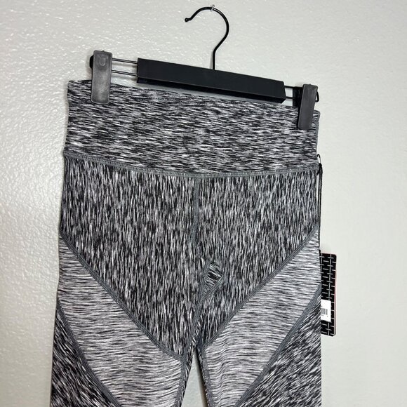VIMMIA Defy Reversible Leggings Size XS Charcoal Compression NWT - Picture 2 of 9